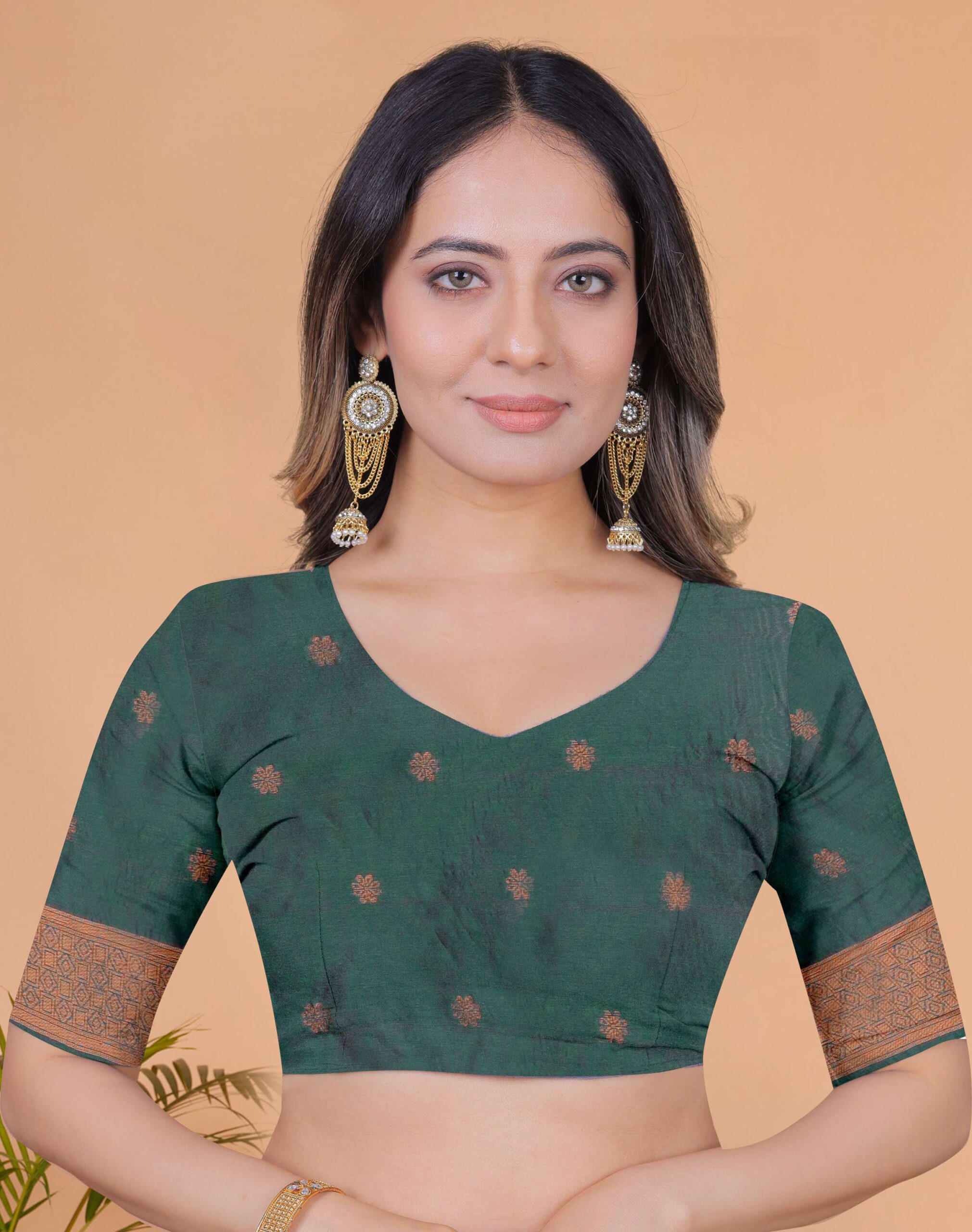 Royal Grace Banarasi Silk Saree with Floral & Peacock Zari Motifs ? Deep Rose Pink & Antique Gold with Green Border - Image 6